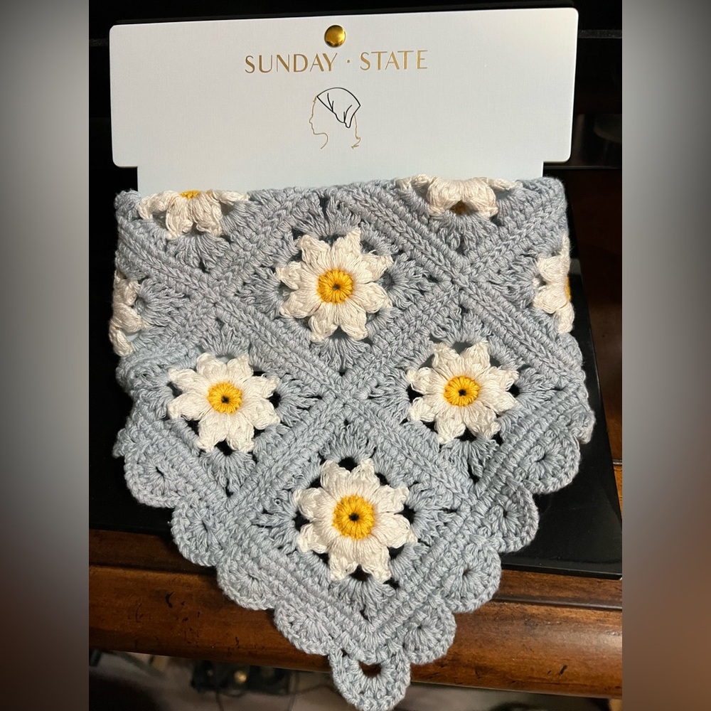 Sunday State | Crochet Triangular Bandana | Light Blue w/ Daisy Flowers
